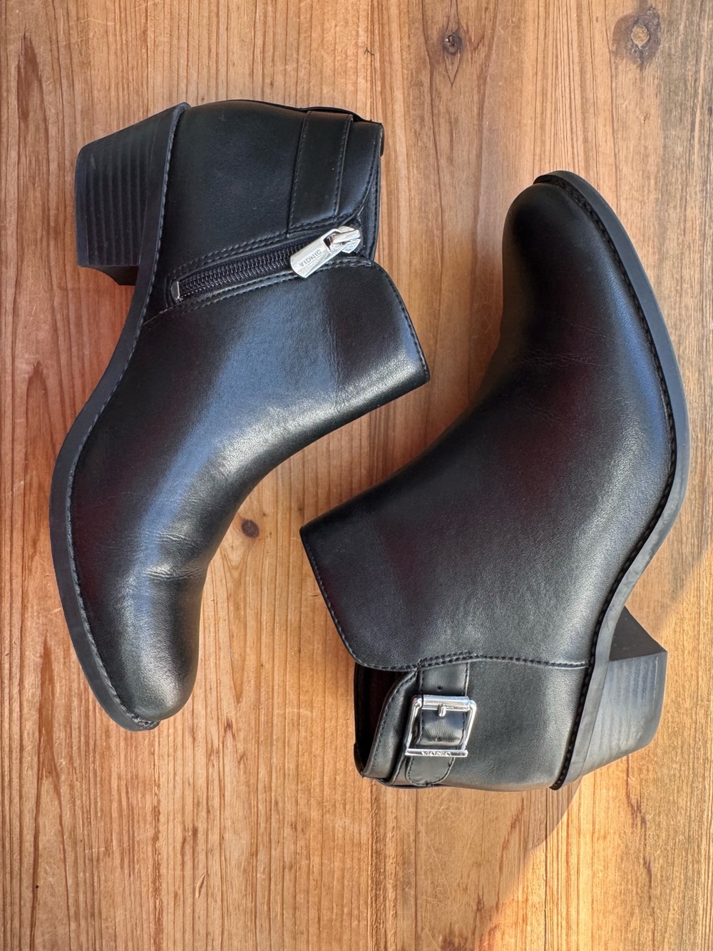 Vionic Millie Buckle Leather Ankle Bootie Black Almond Toe Boots Women's 8 Wide
